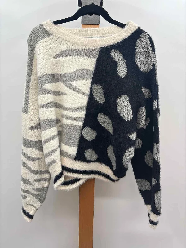 Elan Women's Size M Ivory Animal Print Sweater